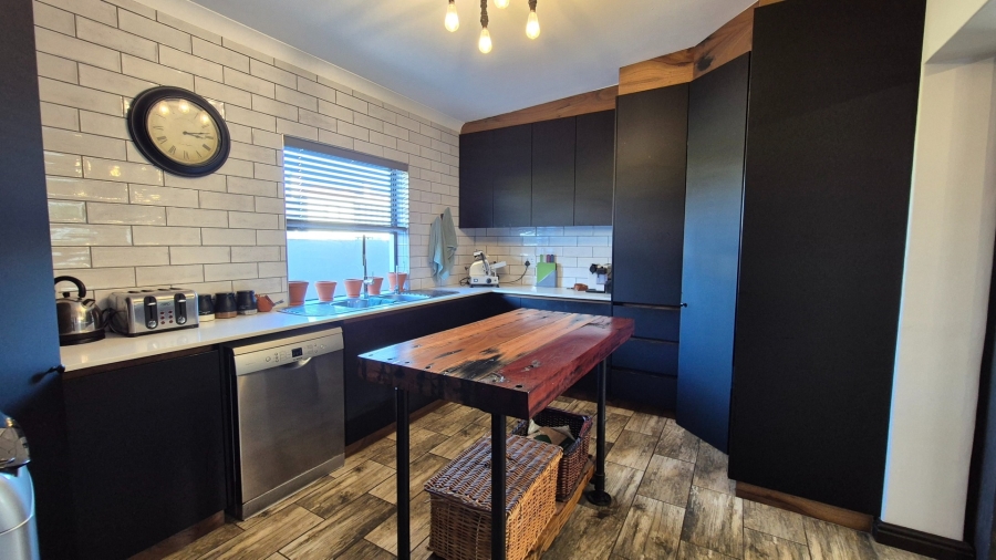 5 Bedroom Property for Sale in Myburgh Park Western Cape
